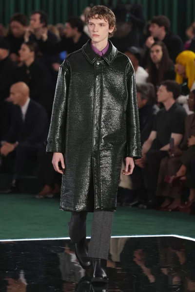 Look 18